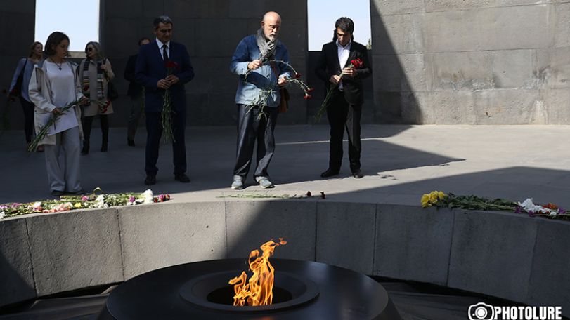 John Malkovich pays tribute to Armenian Genocide victims