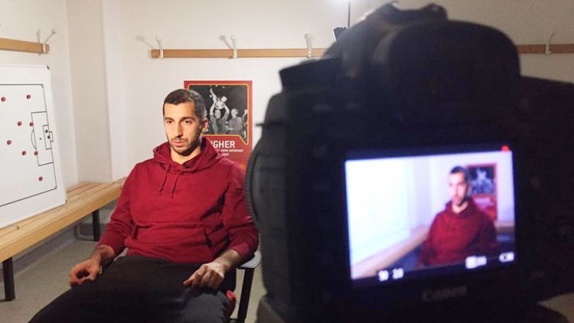 Российский спортивный телеканал снимает в Манчестере репортаж о Генрихе Мхитаряне