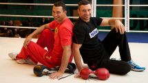 «Сеансы обнимашек от братьев Кличко»: бывший чемпион мира Эвандер Холифилд обвинил боксеров в сентиментальности