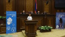 Խորհրդարանն այսօր պաշտոնական խոսափողը տրամադրել է երեխաներին
