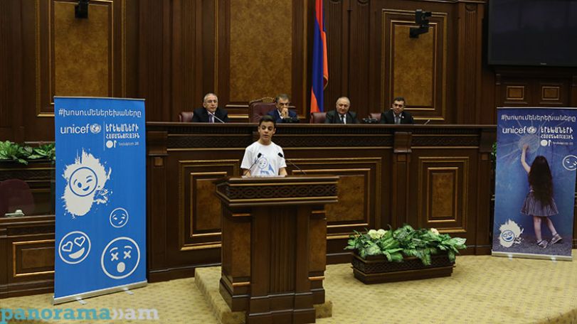 В парламенте Армении отмечают Всемирный день ребенка