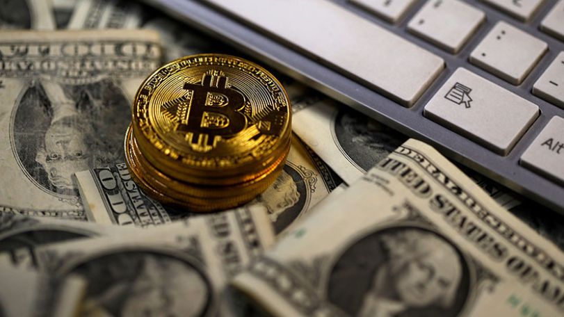 Самая популярная в мире криптовалюта – биткоин – держится на отметке в $15 тыс. после значительного падения