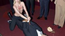 Активистка FEMEN наказана за акт насилия над «Путиным». Вердикт суда по делу о ЧП в Музее восковых фигур в Париже