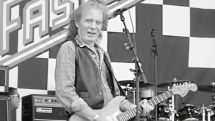 Motörhead guitarist 'Fast' Eddie Clarke dies