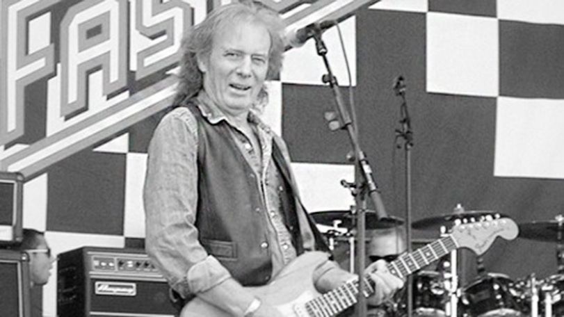 Motörhead guitarist 'Fast' Eddie Clarke dies