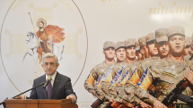 «Ձեզ խնդրում եմ` մի լսեք տարբեր ասեկոսեներ». Սերժ Սարգսյանը՝ զինվորների ծնողներին