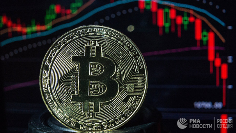 Самая популярная в мире криптовалюта – биткоин – продолжает дешеветь