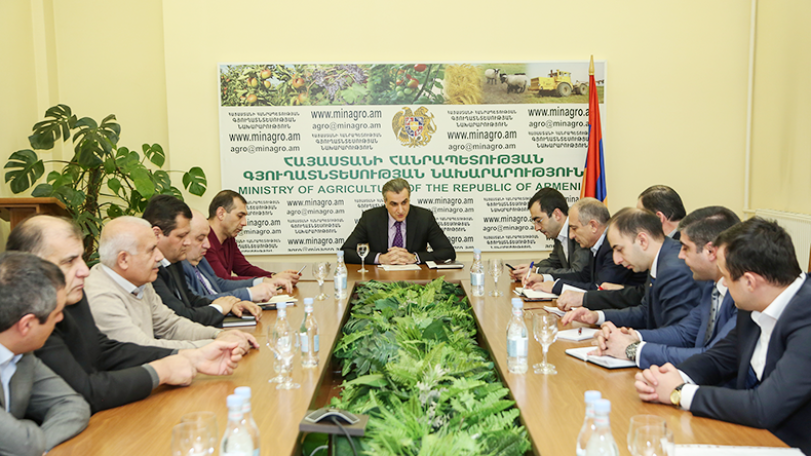 Գյուղնախարարը հորդորել է վերամշակողներին սկսել պայմանագրերի կնքման գործընթացը