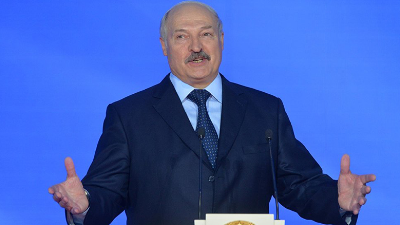 Лукашенко пристыдил футболистов сборной Беларуси и привел собственный пример: В детстве я зашивал мячи по ночам
