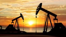 Мировые цены на нефть продолжают расти в понедельник