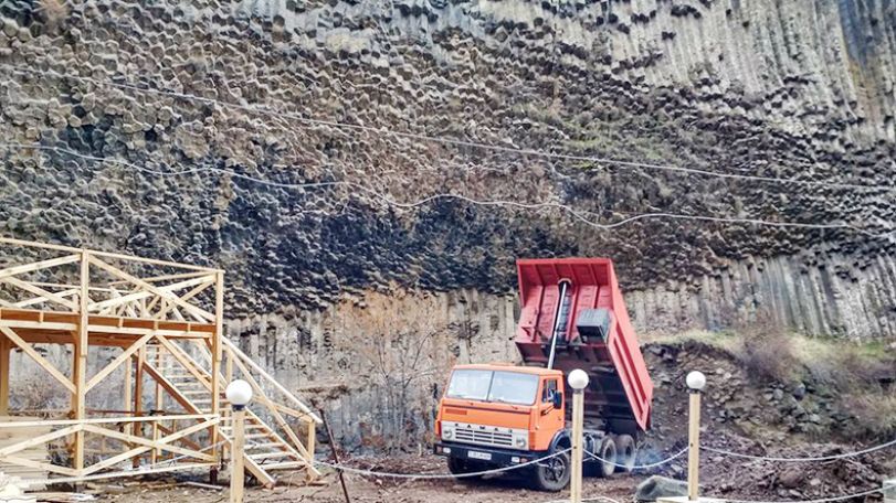 Առաջիկա ժամերին տեղեկություն կունենանք՝ ինչ իրավական հիմքերով է «Քարերի սիմֆոնիա»-ի  մոտ շինարարություն իրականացվում. նախարար
