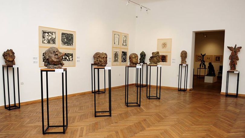 National Gallery extends the popular exhibition of Ara Shiraz works