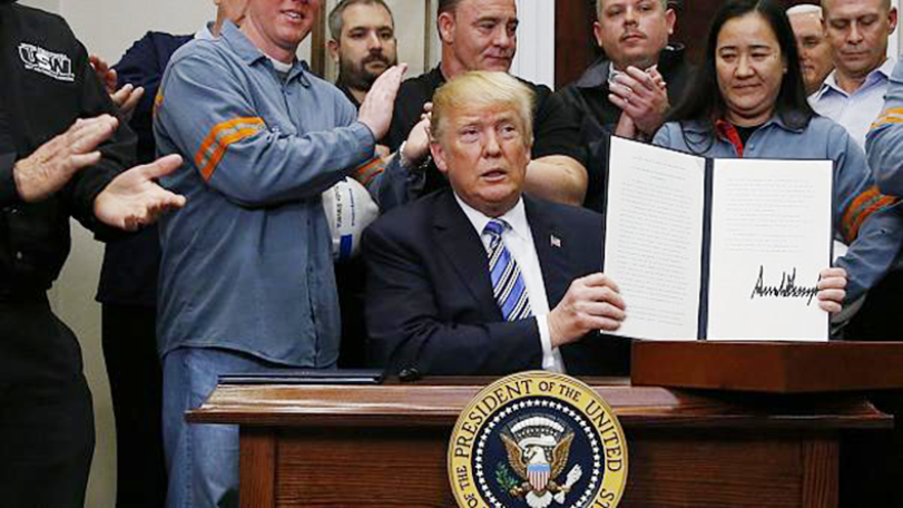 Президент США Д.Трамп подписал указ о введении пошлин на металл, в ЕС уже планируют ответные шаги