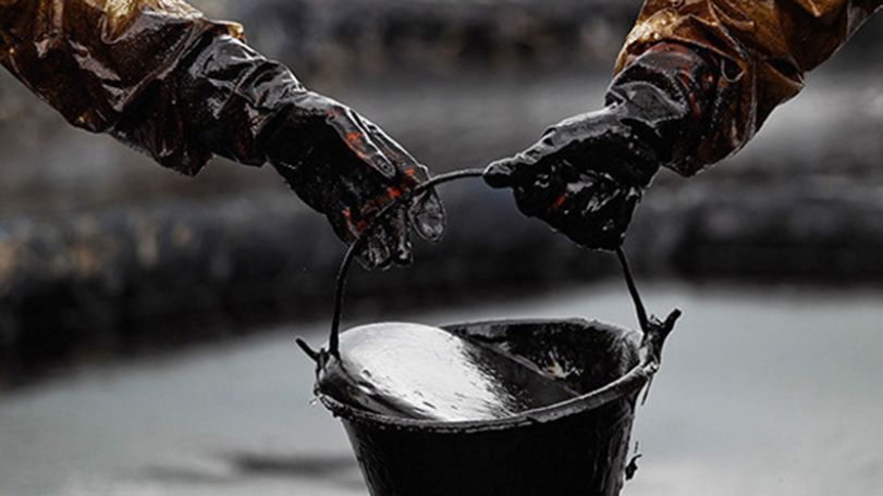 Цены на нефть эталонных марок снижаются в ходе торгов в среду