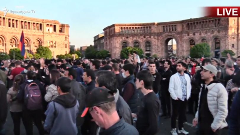 Police warn rally participants against blocking government buildings and disrupting normal operation
