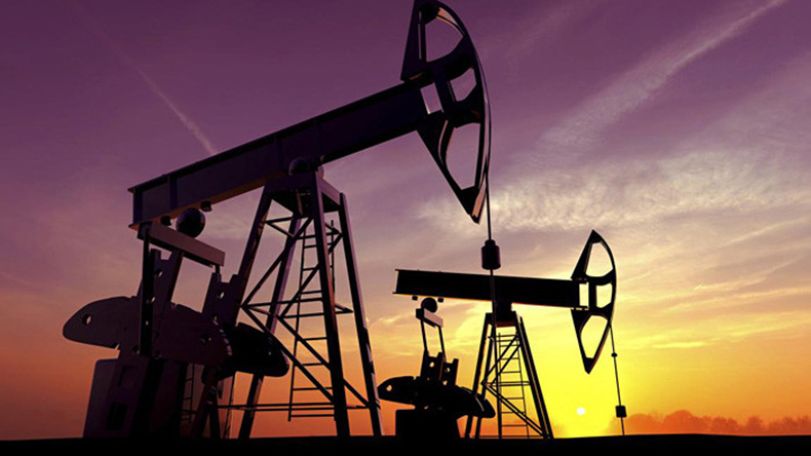 Цены на нефть в пятницу слабо снижаются в ожидании итогов встречи ОПЕК+
