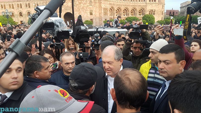 Armenian president arrives in the Republic Square
