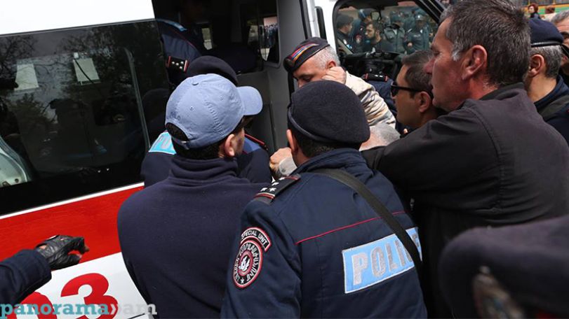 Митинги в Ереване: после применения полицией спецсредств в больницу попали 5 человек