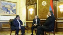 Карен Карапетян встретился с руководством фонда «Инициативы развития Армении» – Рубеном Варданяном и Нубаром Афеяном