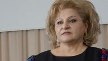 Երևանի թիվ 11 դպրոցի տնօրեն Ռուզան Ազիզյանը աշխատանքից ազատման դիմում է ներկայացրել