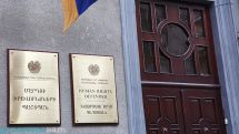 Արման Թաթոյանն այցելել է Կարո Եղնուկյանին