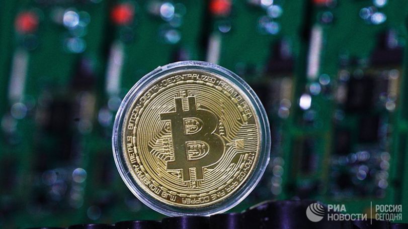 Bitcoin drops 9%, back below $8,000
