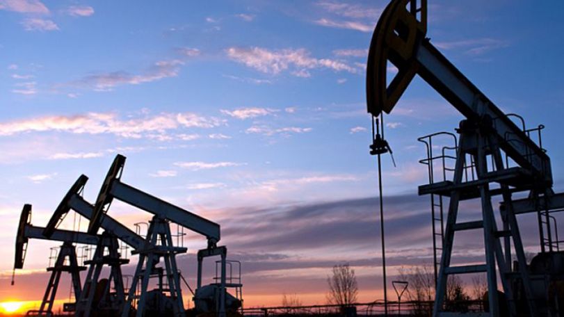 Мировые цены на нефть в четверг опускаются