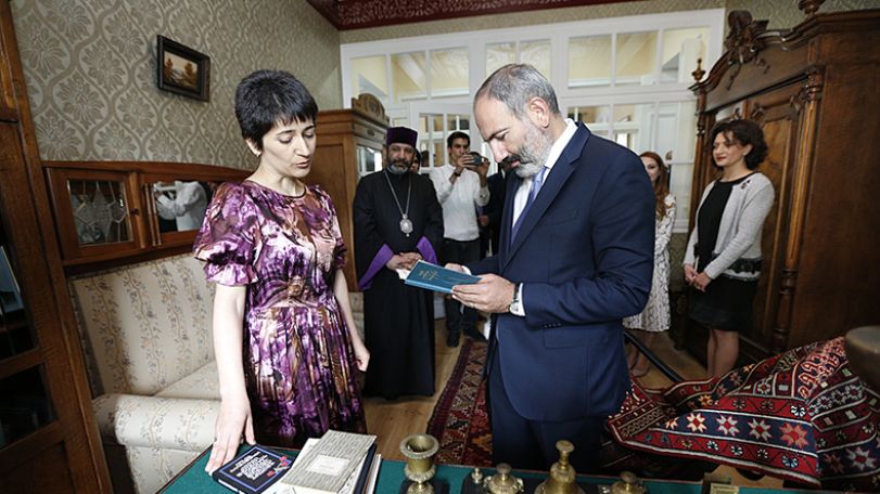 PM Pashinyan visits Hovhannes Tumanyan House in Tbilisi