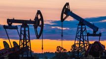 Нефть в четверг возобновила снижение из-за разногласий среди участников ОПЕК
