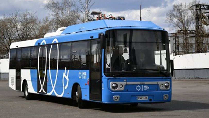 В Китае 2 пассажира остановили автобус, водитель которого потерял сознание за рулем