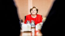 Исследователи: Наличие женщин среди депутатов и министров снижает вероятность коррупции во власти