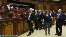 Parliament backs motion to keep Manvel Grigoryan in custody