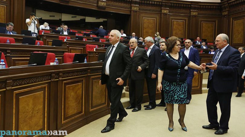 Parliament backs motion to keep Manvel Grigoryan in custody