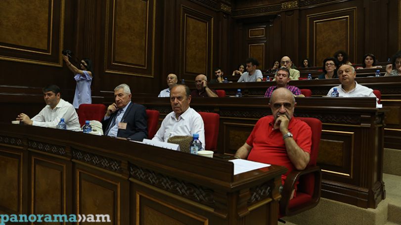 Բոլորը մեկին չպիտի սպասեն