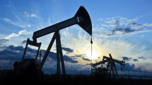 Цены на нефть опускаются в ожидании новых сигналов от нефтедобывающих государств
