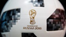 Команды групп А и В чемпионата мира по футболу в России в понедельник проведут заключительные матчи на первом этапе