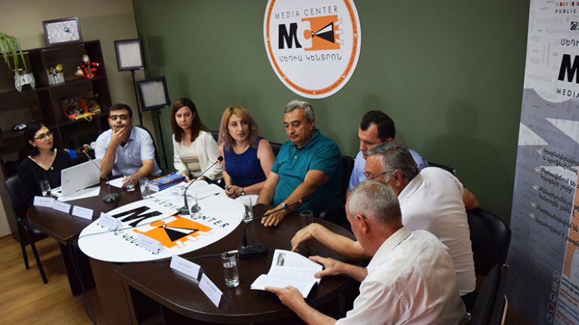 «Դպրոցական դասագրքերը վերանայելու կարիք կա». քննարկում