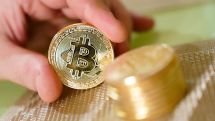 Стоимость самой популярной в мире криптовалюты – биткоина – растет