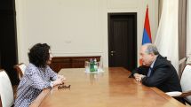 President Sarkissian hosts actress Arsinée Khanjian