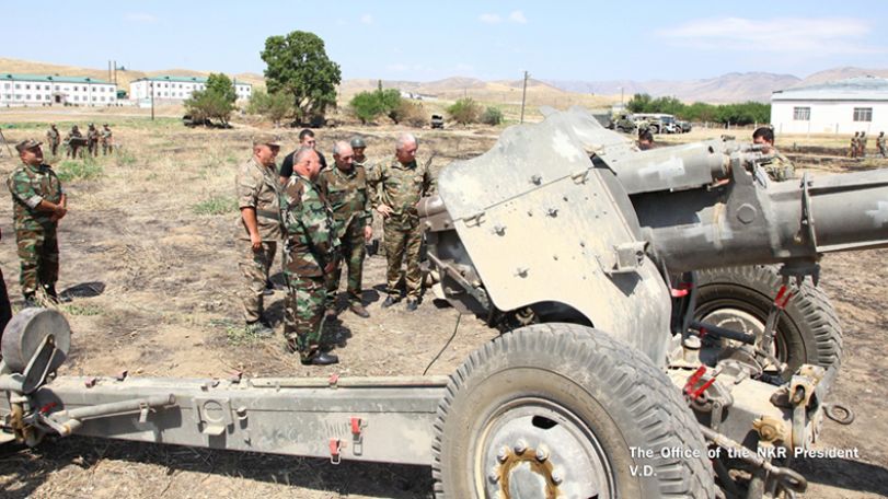 Artsakh’s Sahakyan visits frontline