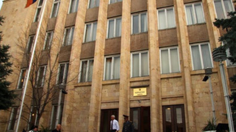 Свыше 30 депутатов парламента Армении решили обжаловать в Конституционном суде целый ряд законов 