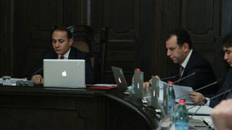 «Հա մի հատ էլ նենց մունաթ ես գալիս մեզ վրա». Հովիկ Աբրահամյանը` ԿԳ փոխնախարարին