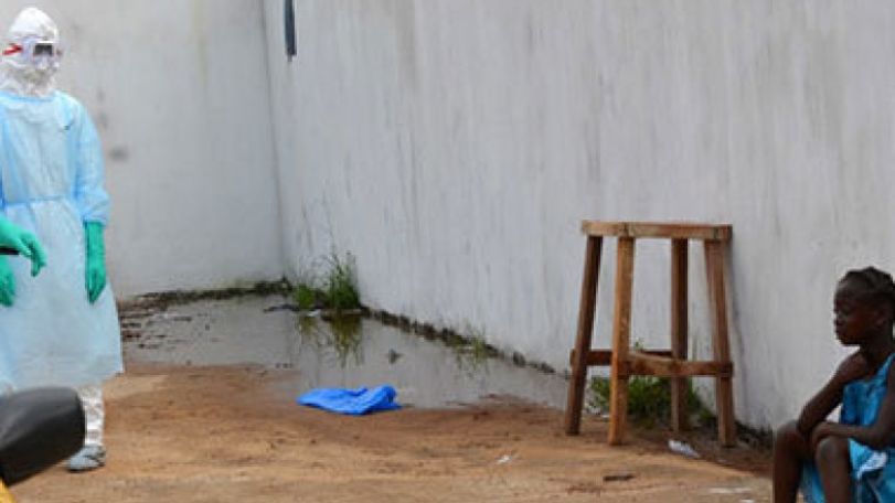 Ebola crisis response: Cuba sends doctors, US deploys troops