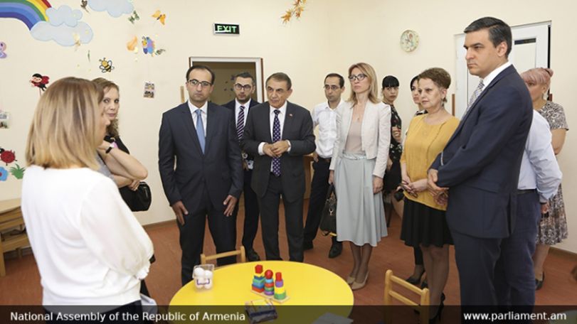 ԱԺ նախագահը, մարդու իրավունքների պաշտպանն ու նախարարներն այցելել են թիվ 92 ներառական մանկապարտեզ