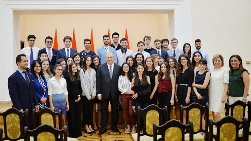 Նախագահ Արմեն Սարգսյանը  հանդիպել է ՀԲԸՄ ծրագրերի մասնակից ուսանողների հետ