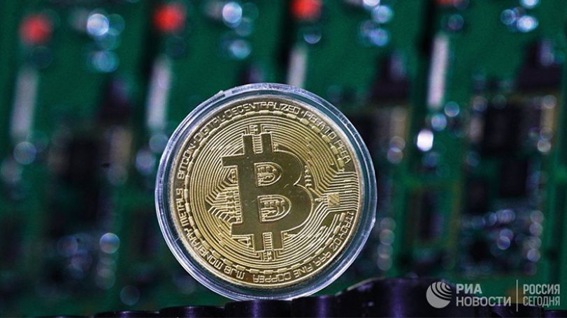 Стоимость биткоина в понедельник торгуется на уровне выше 8.1 тыс. долларов
