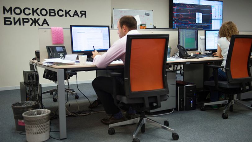 Рубль обвалился на фоне новостей о новых санкциях против России
