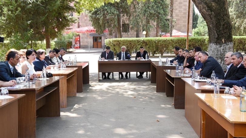 Artsakh president held consultation in Martouni
