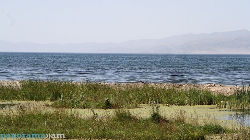 Armenian parliament fully passes bill on extra water use from Lake Sevan