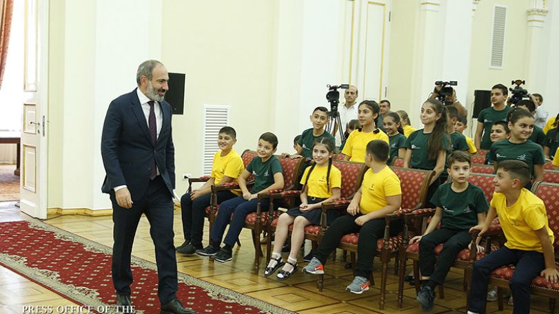 «Ձեզնից յուրաքանչյուրի հաջողությունը կախված չէ ուրիշից». Փաշինյանը «Կենգուրու» և «Մեղու» մրցույթների հաղթողներին